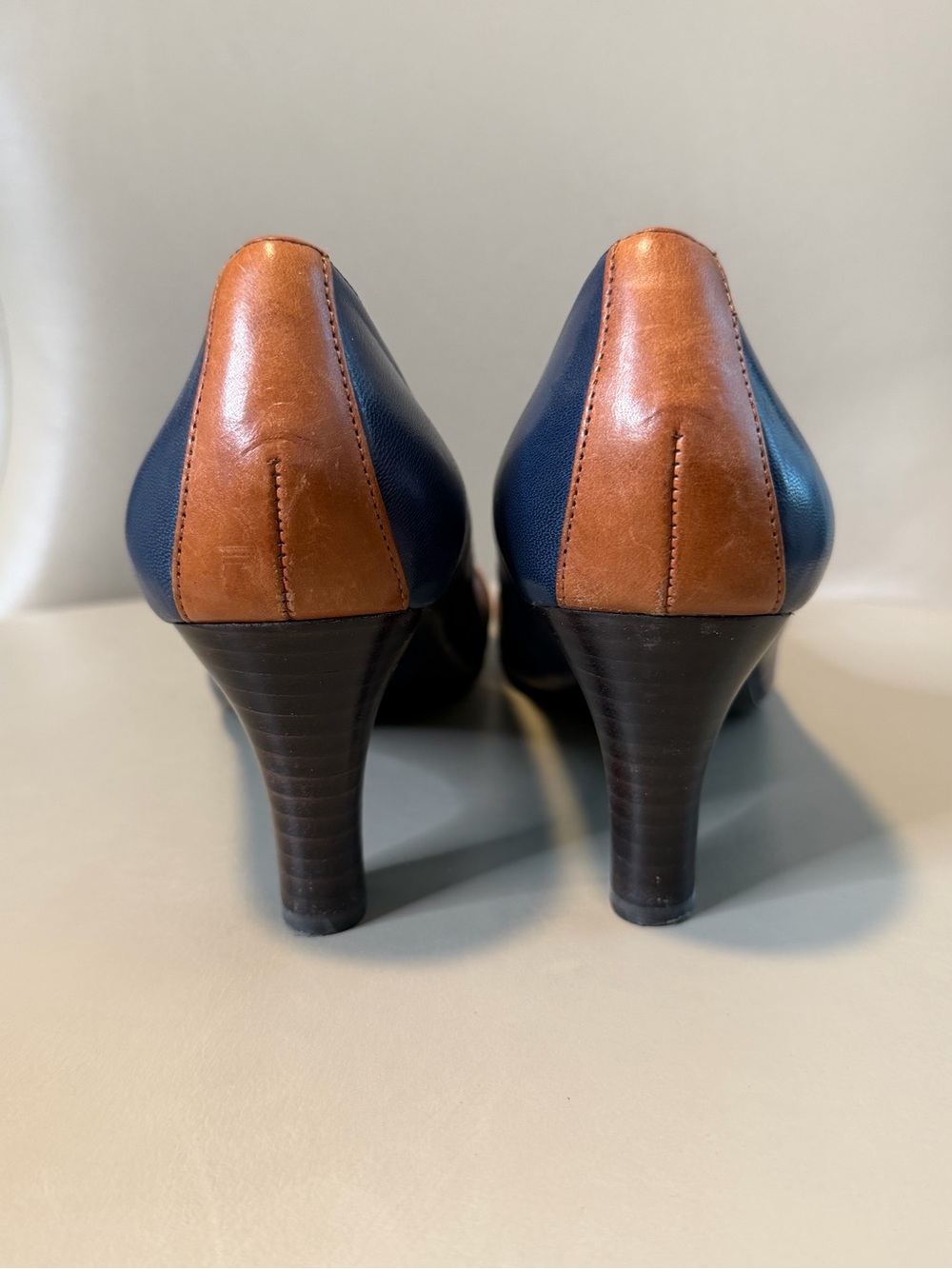 Lauren Ralph Lauren Saffron Navy Leather Round Toe Classic Pump. Size 9. - Picture 9 of 13